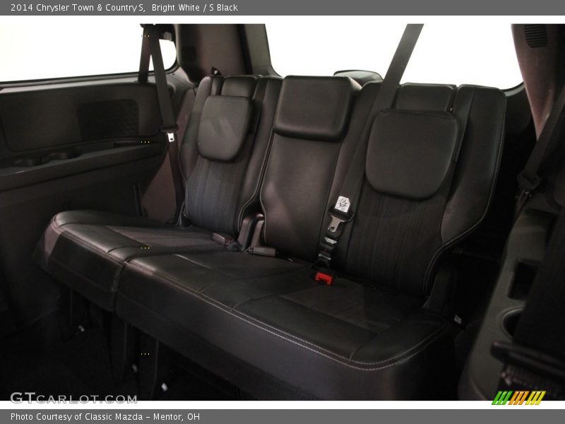 Bright White / S Black 2014 Chrysler Town & Country S