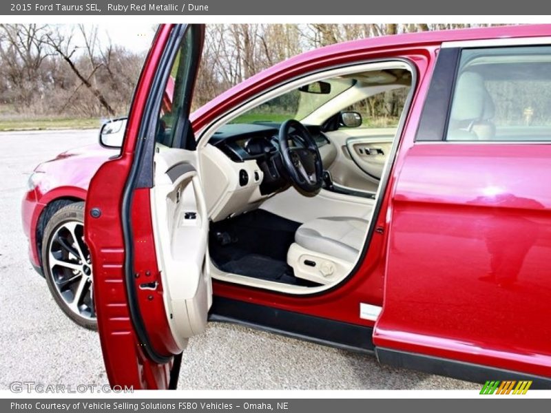Ruby Red Metallic / Dune 2015 Ford Taurus SEL