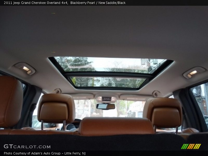 Sunroof of 2011 Grand Cherokee Overland 4x4
