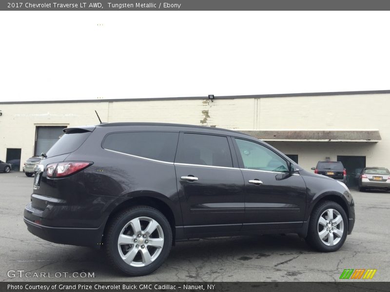 Tungsten Metallic / Ebony 2017 Chevrolet Traverse LT AWD