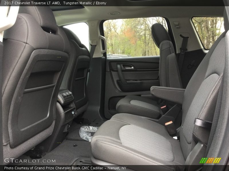 Tungsten Metallic / Ebony 2017 Chevrolet Traverse LT AWD