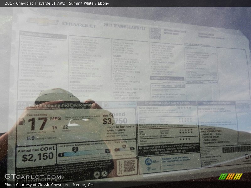 Summit White / Ebony 2017 Chevrolet Traverse LT AWD