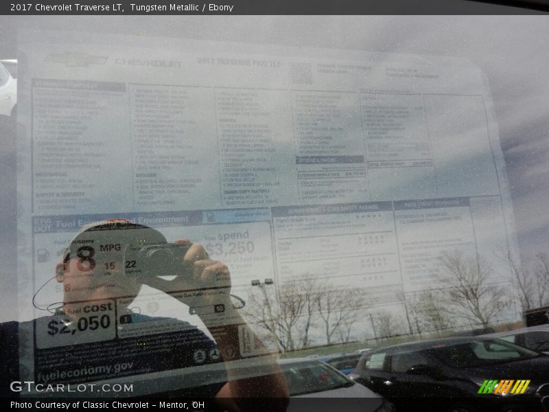 Tungsten Metallic / Ebony 2017 Chevrolet Traverse LT