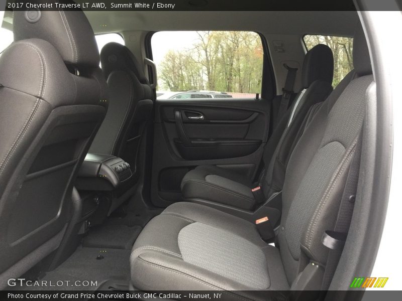 Summit White / Ebony 2017 Chevrolet Traverse LT AWD