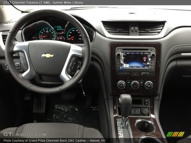 Summit White / Ebony 2017 Chevrolet Traverse LT AWD