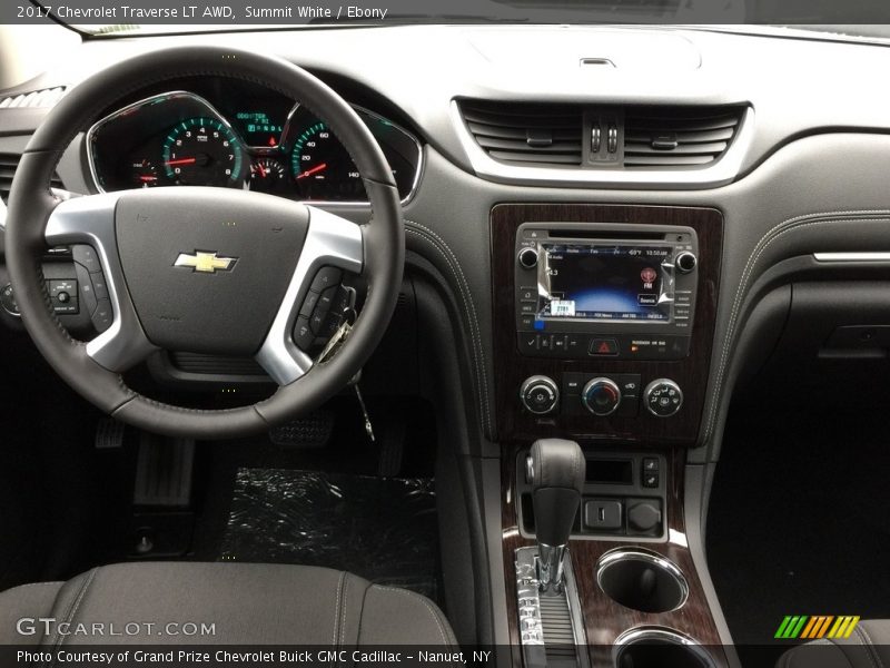 Summit White / Ebony 2017 Chevrolet Traverse LT AWD