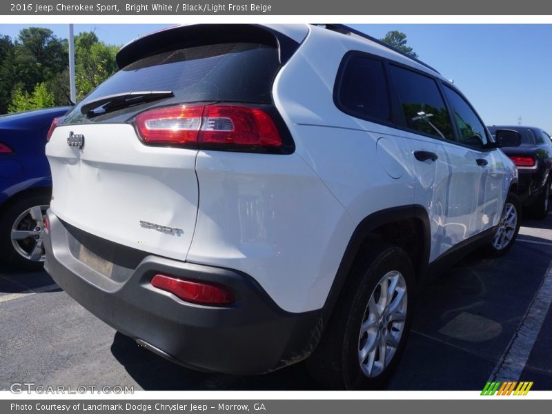Bright White / Black/Light Frost Beige 2016 Jeep Cherokee Sport