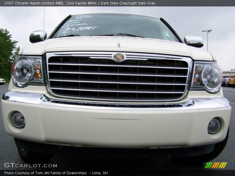 Cool Vanilla White / Dark Slate Gray/Light Slate Gray 2007 Chrysler Aspen Limited 4WD