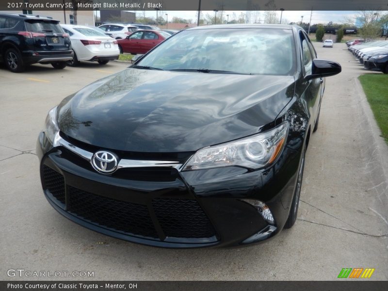 Midnight Black Metallic / Black 2017 Toyota Camry SE