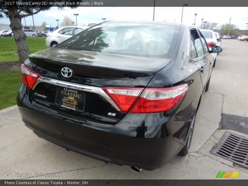 Midnight Black Metallic / Black 2017 Toyota Camry SE