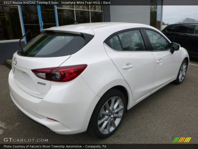 Snowflake White Pearl Mica / Black 2017 Mazda MAZDA3 Touring 5 Door