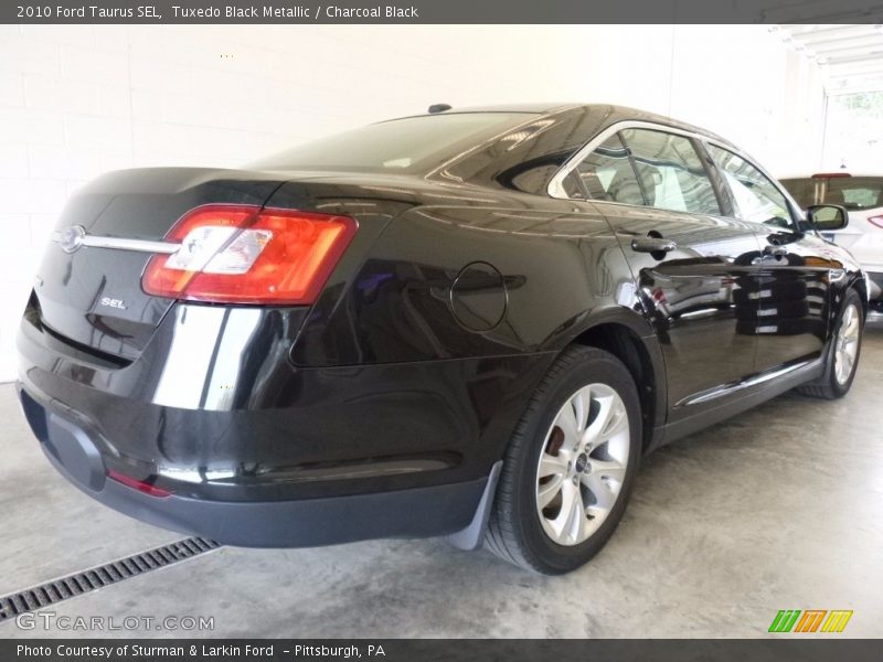 Tuxedo Black Metallic / Charcoal Black 2010 Ford Taurus SEL