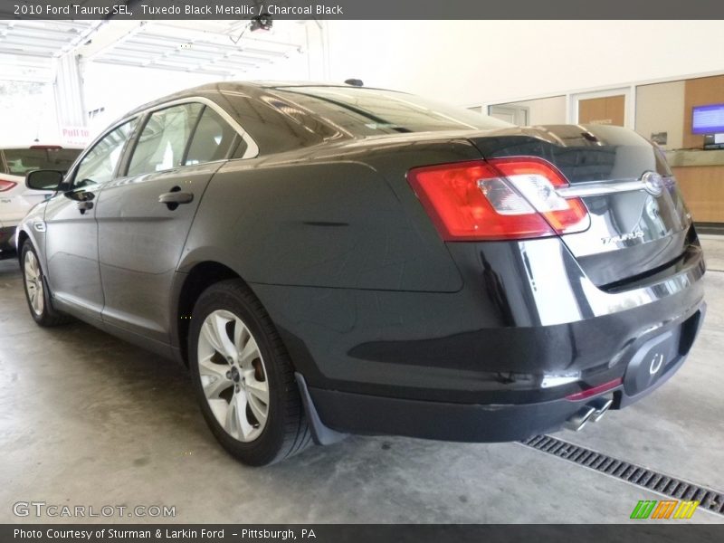 Tuxedo Black Metallic / Charcoal Black 2010 Ford Taurus SEL