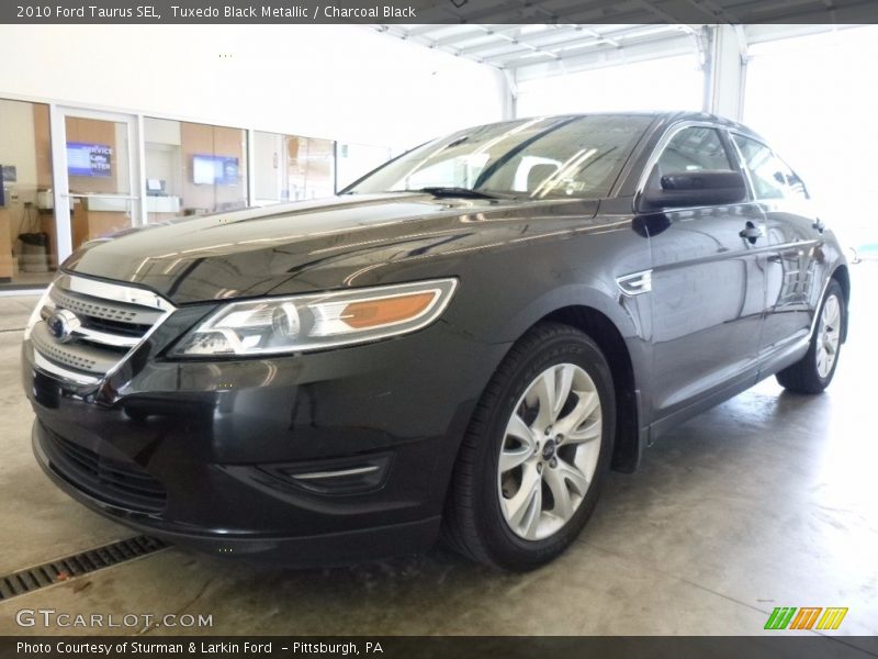 Tuxedo Black Metallic / Charcoal Black 2010 Ford Taurus SEL