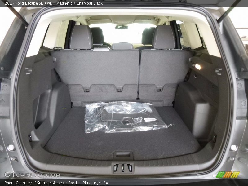 Magnetic / Charcoal Black 2017 Ford Escape SE 4WD