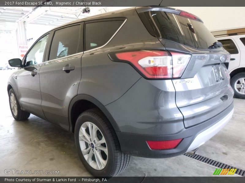Magnetic / Charcoal Black 2017 Ford Escape SE 4WD
