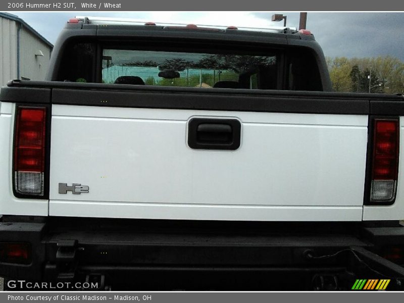 White / Wheat 2006 Hummer H2 SUT