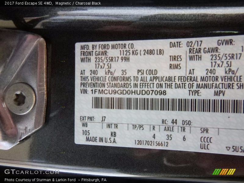 Magnetic / Charcoal Black 2017 Ford Escape SE 4WD
