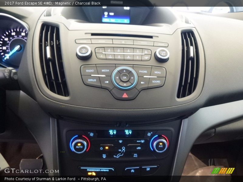 Magnetic / Charcoal Black 2017 Ford Escape SE 4WD