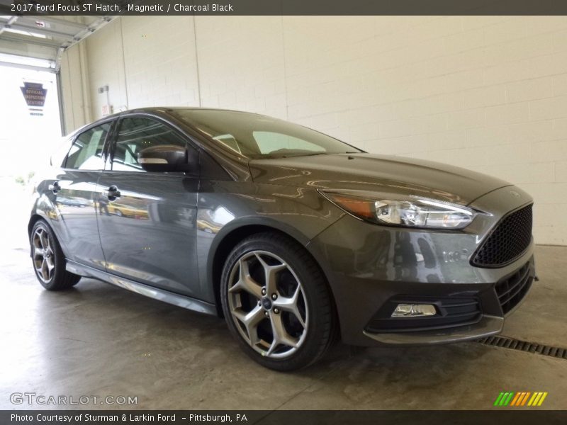 Magnetic / Charcoal Black 2017 Ford Focus ST Hatch