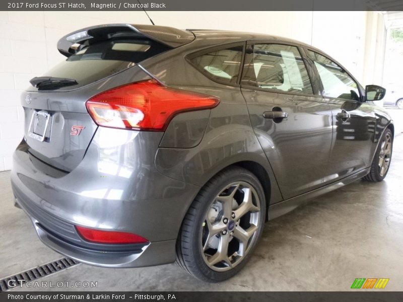 Magnetic / Charcoal Black 2017 Ford Focus ST Hatch