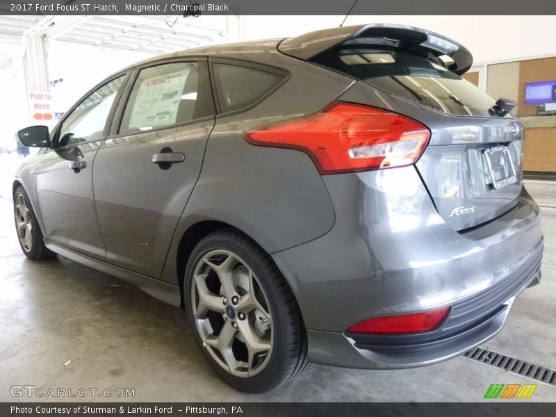 Magnetic / Charcoal Black 2017 Ford Focus ST Hatch