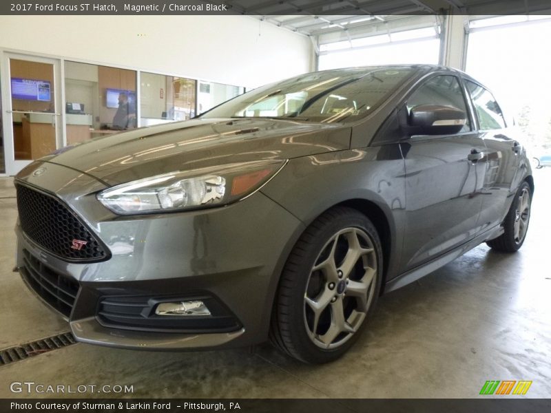 Magnetic / Charcoal Black 2017 Ford Focus ST Hatch