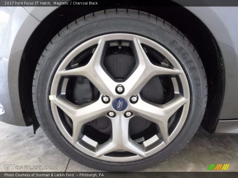 Magnetic / Charcoal Black 2017 Ford Focus ST Hatch