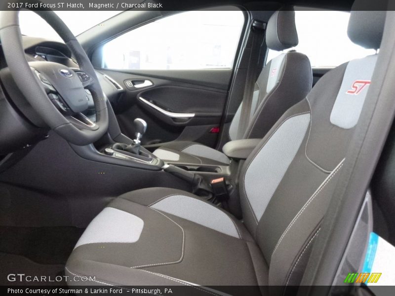 Magnetic / Charcoal Black 2017 Ford Focus ST Hatch