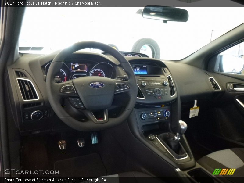 Magnetic / Charcoal Black 2017 Ford Focus ST Hatch