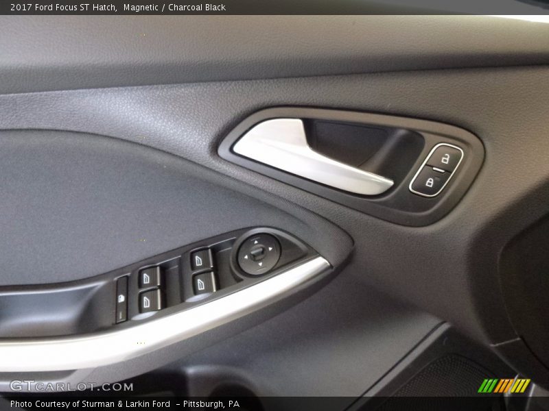 Magnetic / Charcoal Black 2017 Ford Focus ST Hatch