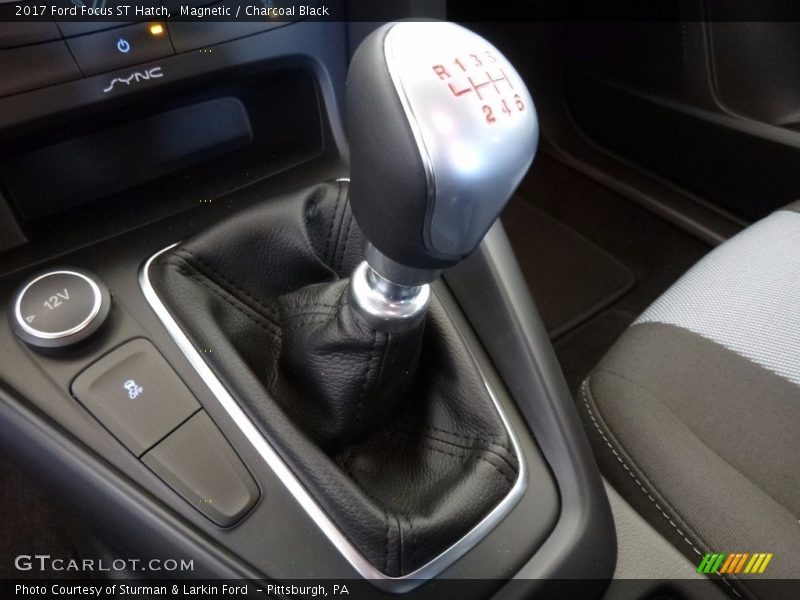 Magnetic / Charcoal Black 2017 Ford Focus ST Hatch