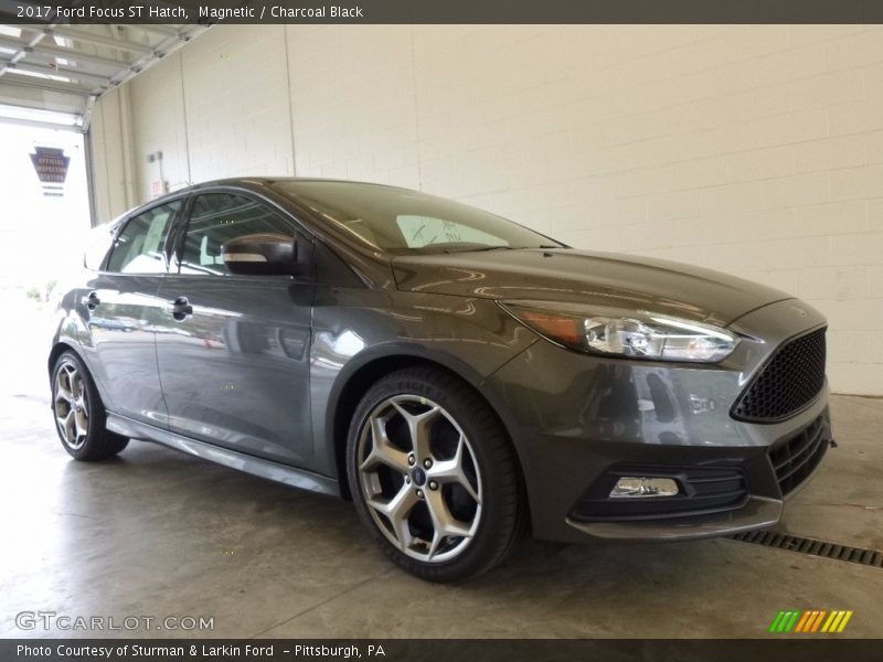 Magnetic / Charcoal Black 2017 Ford Focus ST Hatch