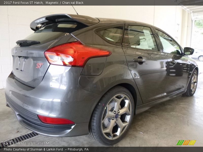 Magnetic / Charcoal Black 2017 Ford Focus ST Hatch