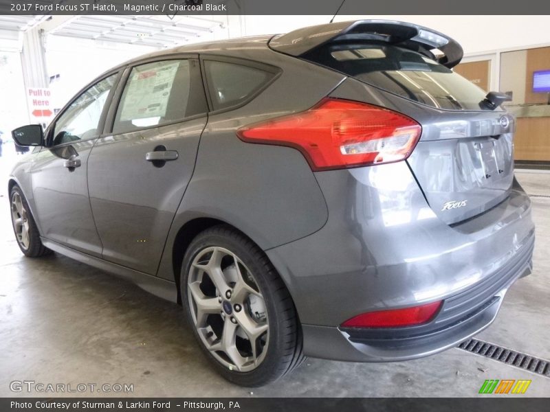 Magnetic / Charcoal Black 2017 Ford Focus ST Hatch