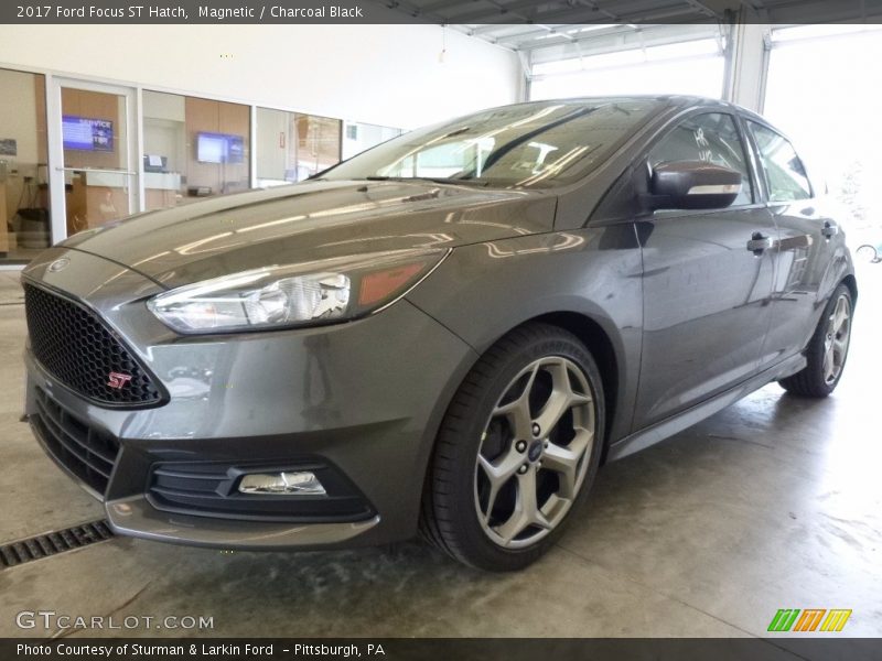 Magnetic / Charcoal Black 2017 Ford Focus ST Hatch