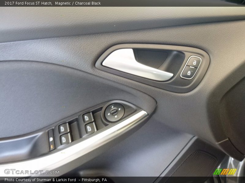 Magnetic / Charcoal Black 2017 Ford Focus ST Hatch