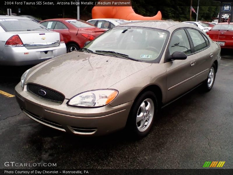 Arizona Beige Metallic / Medium Parchment 2004 Ford Taurus SES Sedan