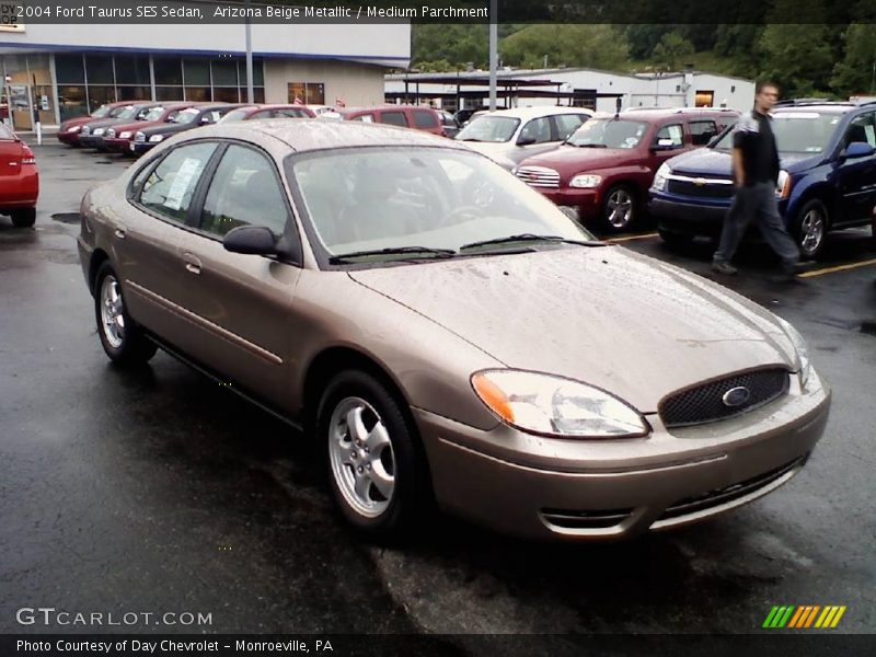 Arizona Beige Metallic / Medium Parchment 2004 Ford Taurus SES Sedan