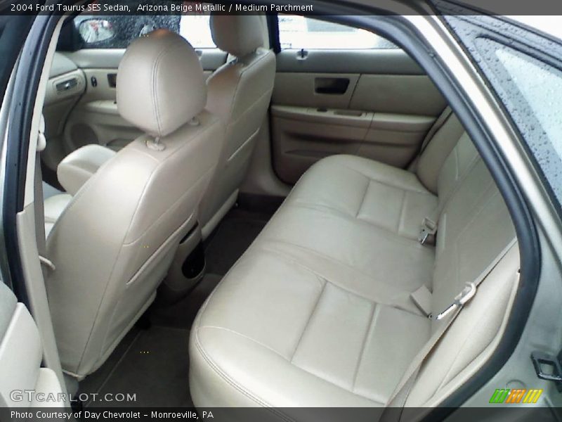 Arizona Beige Metallic / Medium Parchment 2004 Ford Taurus SES Sedan
