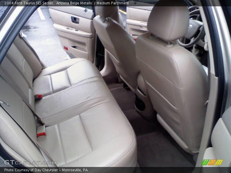 Arizona Beige Metallic / Medium Parchment 2004 Ford Taurus SES Sedan