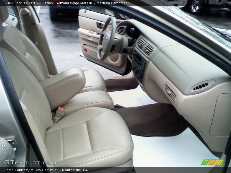 Arizona Beige Metallic / Medium Parchment 2004 Ford Taurus SES Sedan