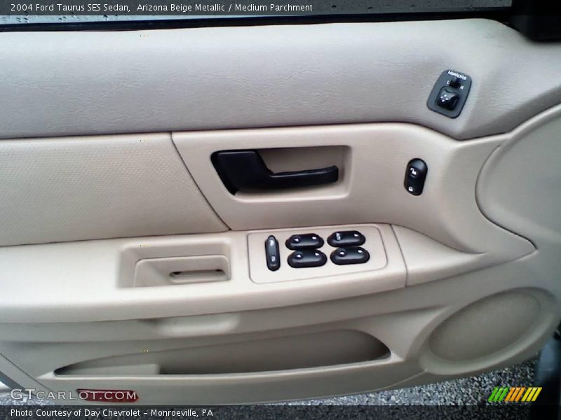 Arizona Beige Metallic / Medium Parchment 2004 Ford Taurus SES Sedan
