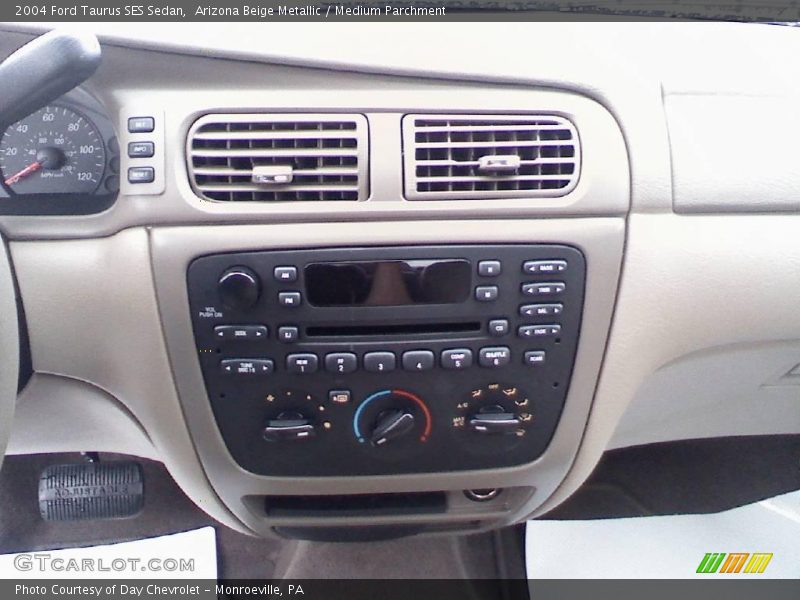 Arizona Beige Metallic / Medium Parchment 2004 Ford Taurus SES Sedan