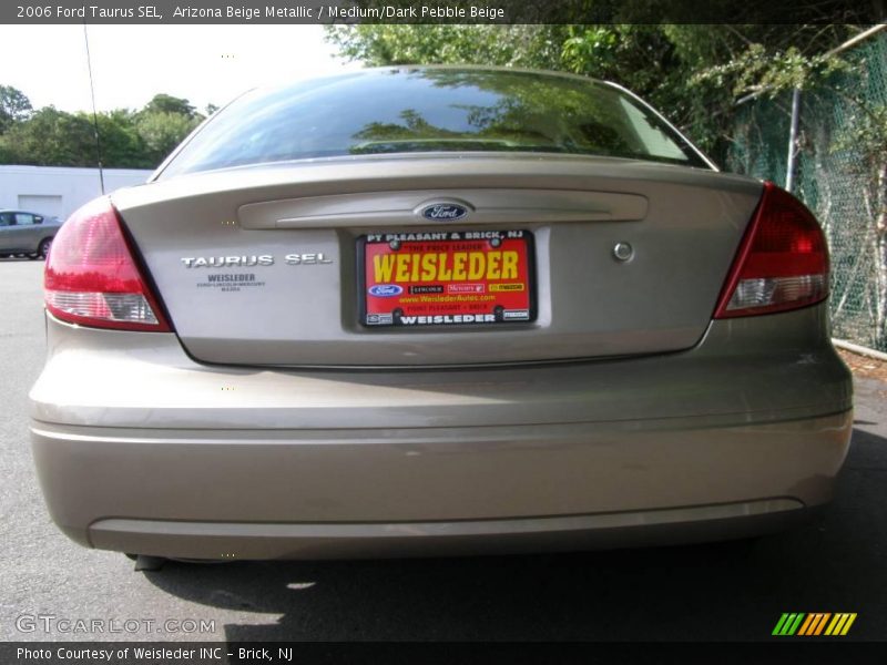 Arizona Beige Metallic / Medium/Dark Pebble Beige 2006 Ford Taurus SEL