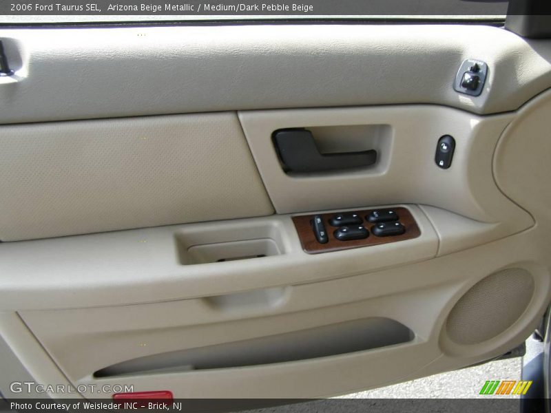 Arizona Beige Metallic / Medium/Dark Pebble Beige 2006 Ford Taurus SEL