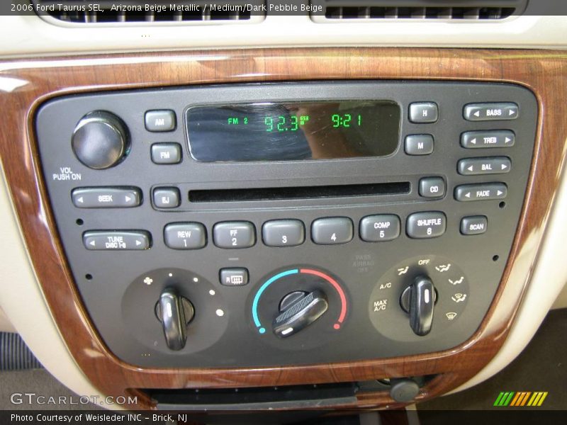Arizona Beige Metallic / Medium/Dark Pebble Beige 2006 Ford Taurus SEL