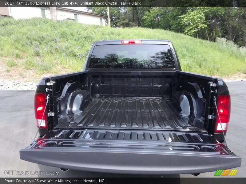 Brilliant Black Crystal Pearl / Black 2017 Ram 1500 Express Crew Cab 4x4