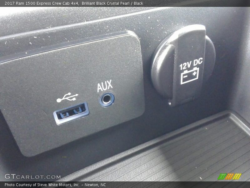 Brilliant Black Crystal Pearl / Black 2017 Ram 1500 Express Crew Cab 4x4