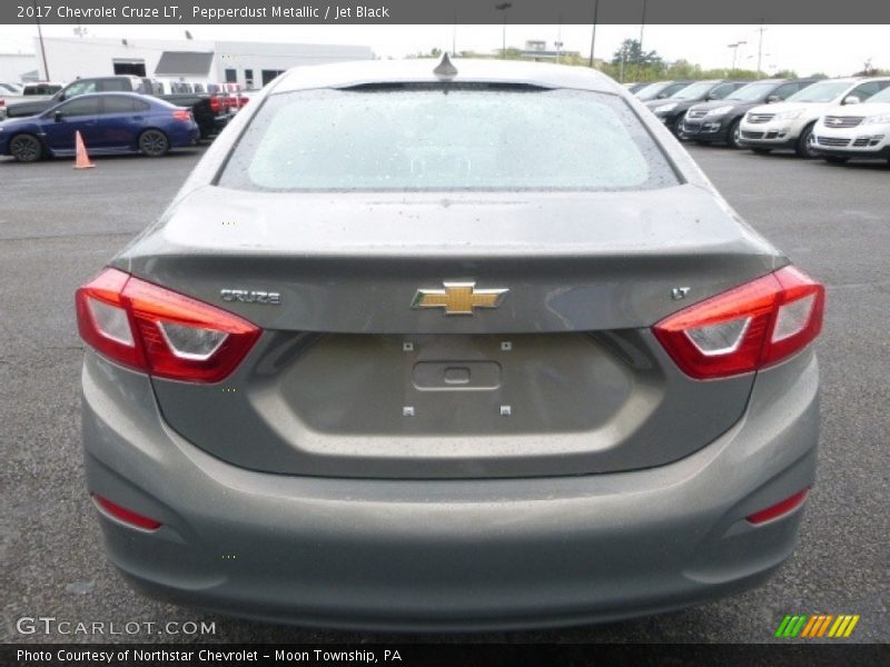 Pepperdust Metallic / Jet Black 2017 Chevrolet Cruze LT